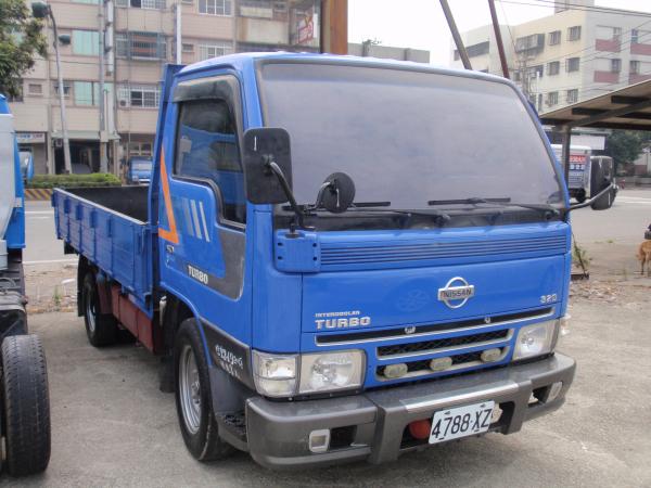 <h3>日產勁勇</h3><p>高雄縣 2003年<br />重3.49T  </p>