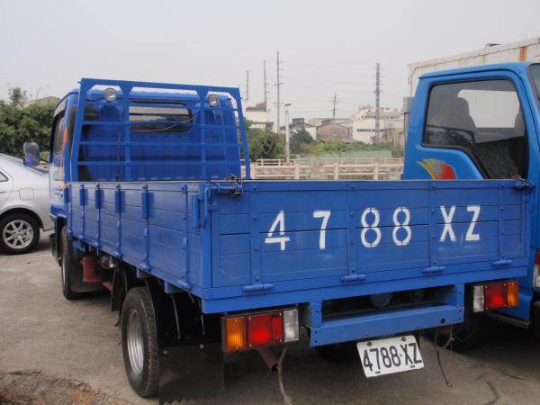 <h3>日產勁勇</h3><p>高雄縣 2003年<br />重3.49T  </p>